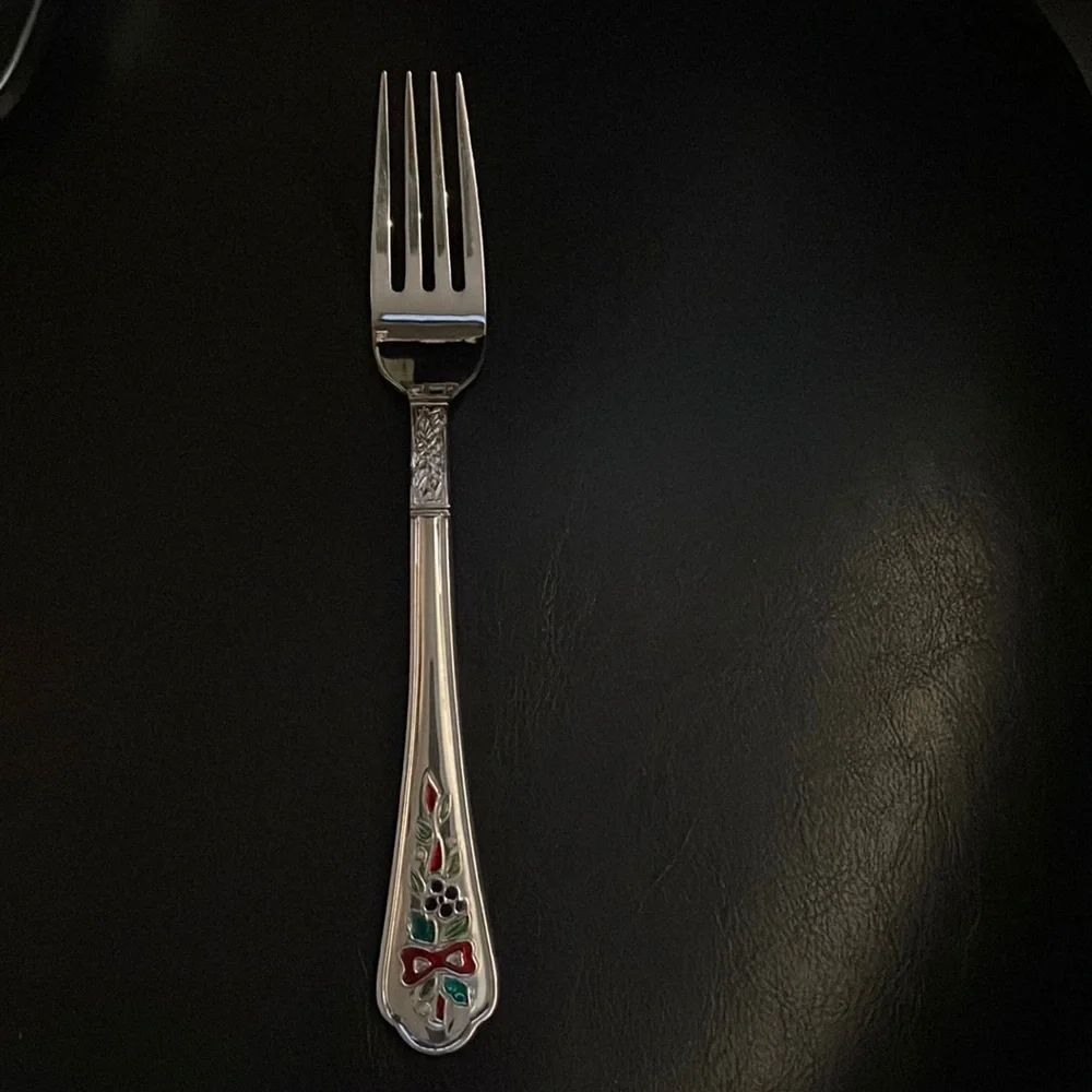 Rare Brand New Pfaltzgraff Winterberry Stainless Steel dinner fork